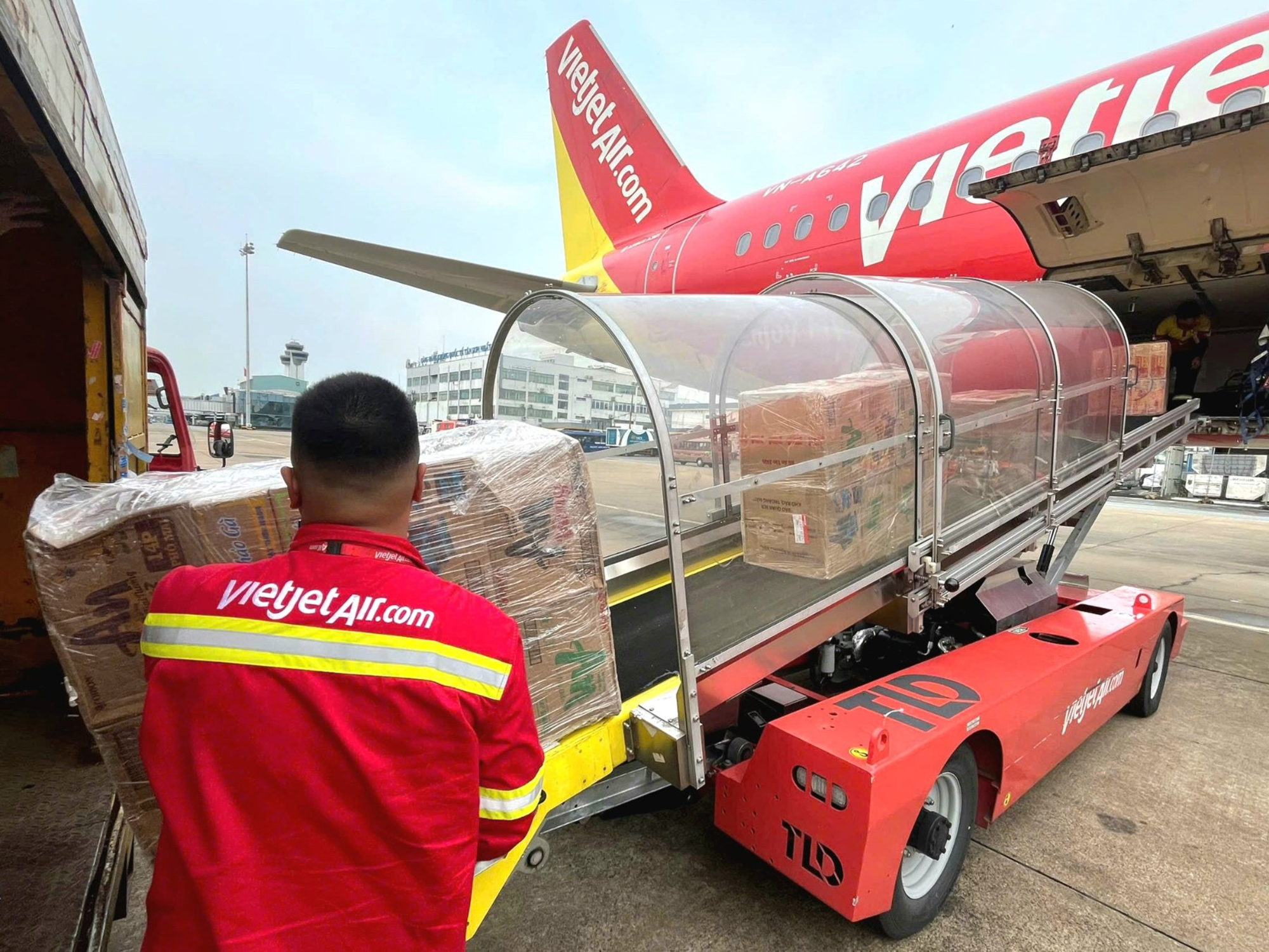 Những chuyến bay Vietjet chở đầy yêu thương