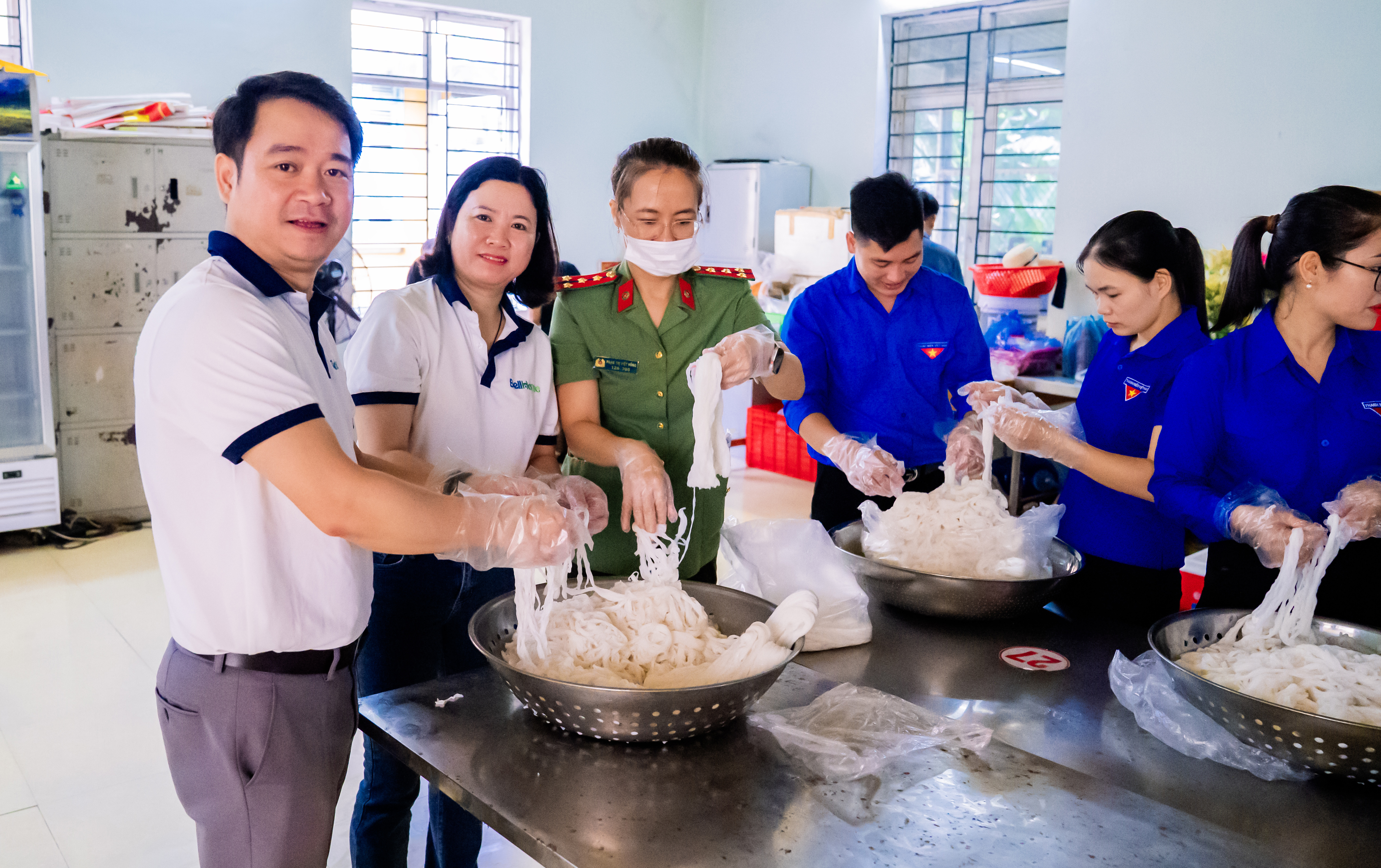 Bữa phở Hà Nội và những món quà chở yêu thương