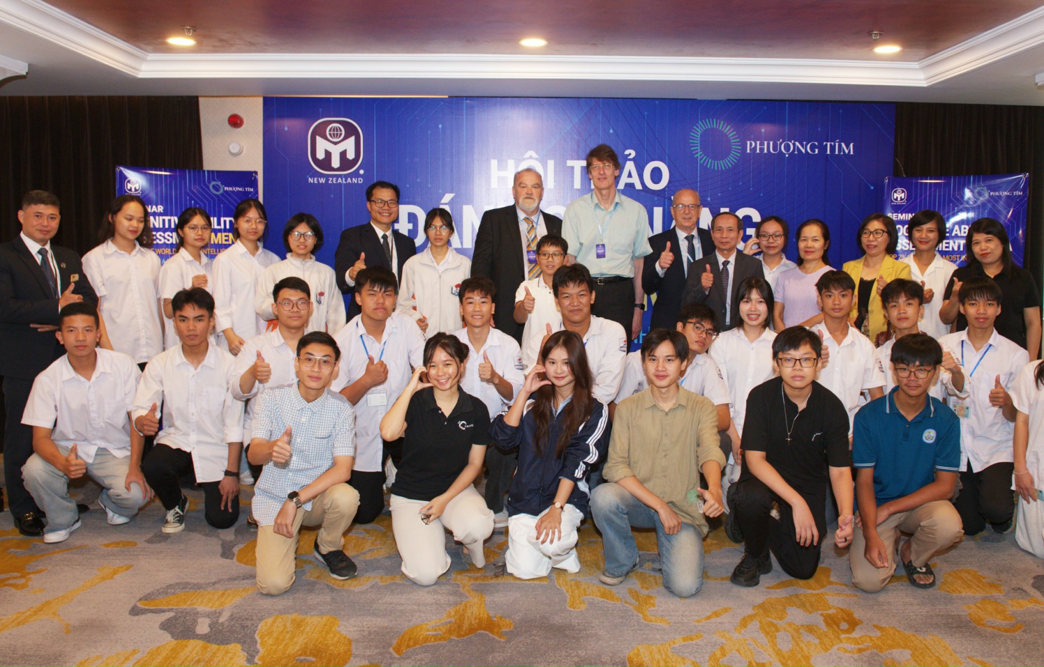 18 học sinh Thái Nguyên vượt lũ đến Hà Nội làm trắc nghiệm IQ Mensa được tổ chức lần đầu tiên tại Việt Nam