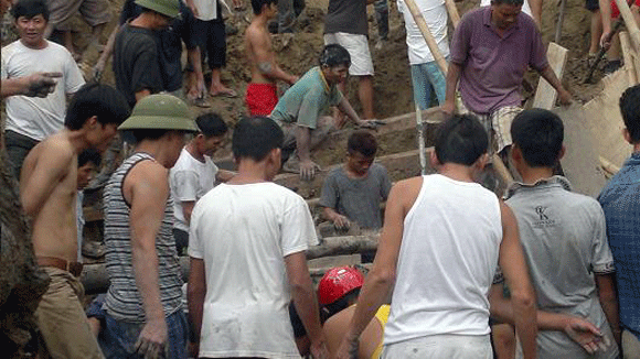 Giếng sập đè chết một học sinh