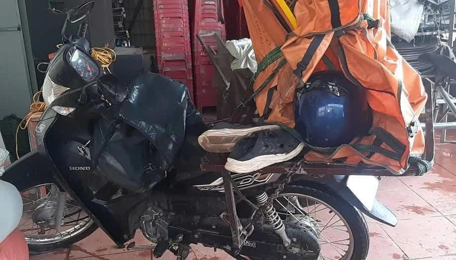 Nam shipper bị sét đánh trúng khi đang đi giao hàng