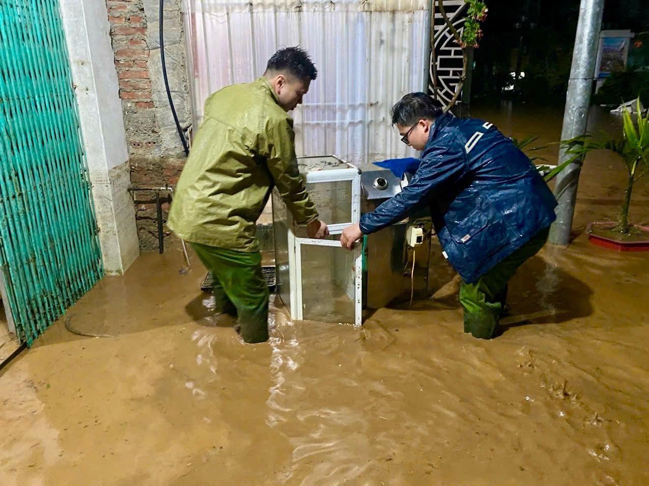 Hơn 400 ngôi nhà bị ngập do mưa lớn kéo dài