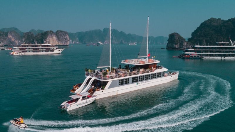 Quảng Ninh tạm dừng cấp phép rời cảng đối với tàu khách