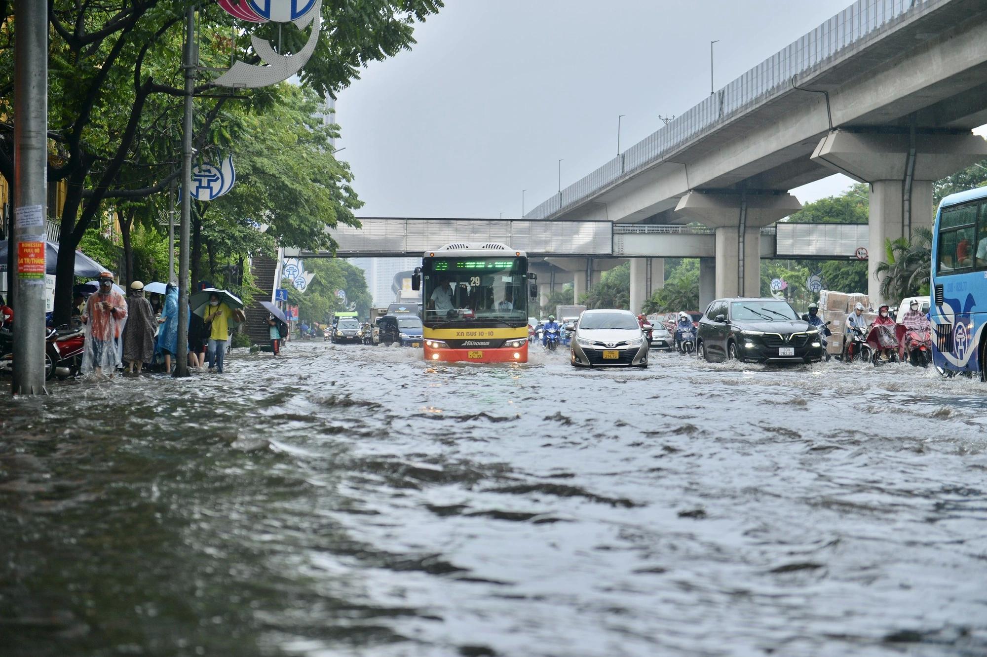 Hà Nội tăng cường hợp tác tiêu thoát nước, điều tiết lũ và ứng phó thiên tai