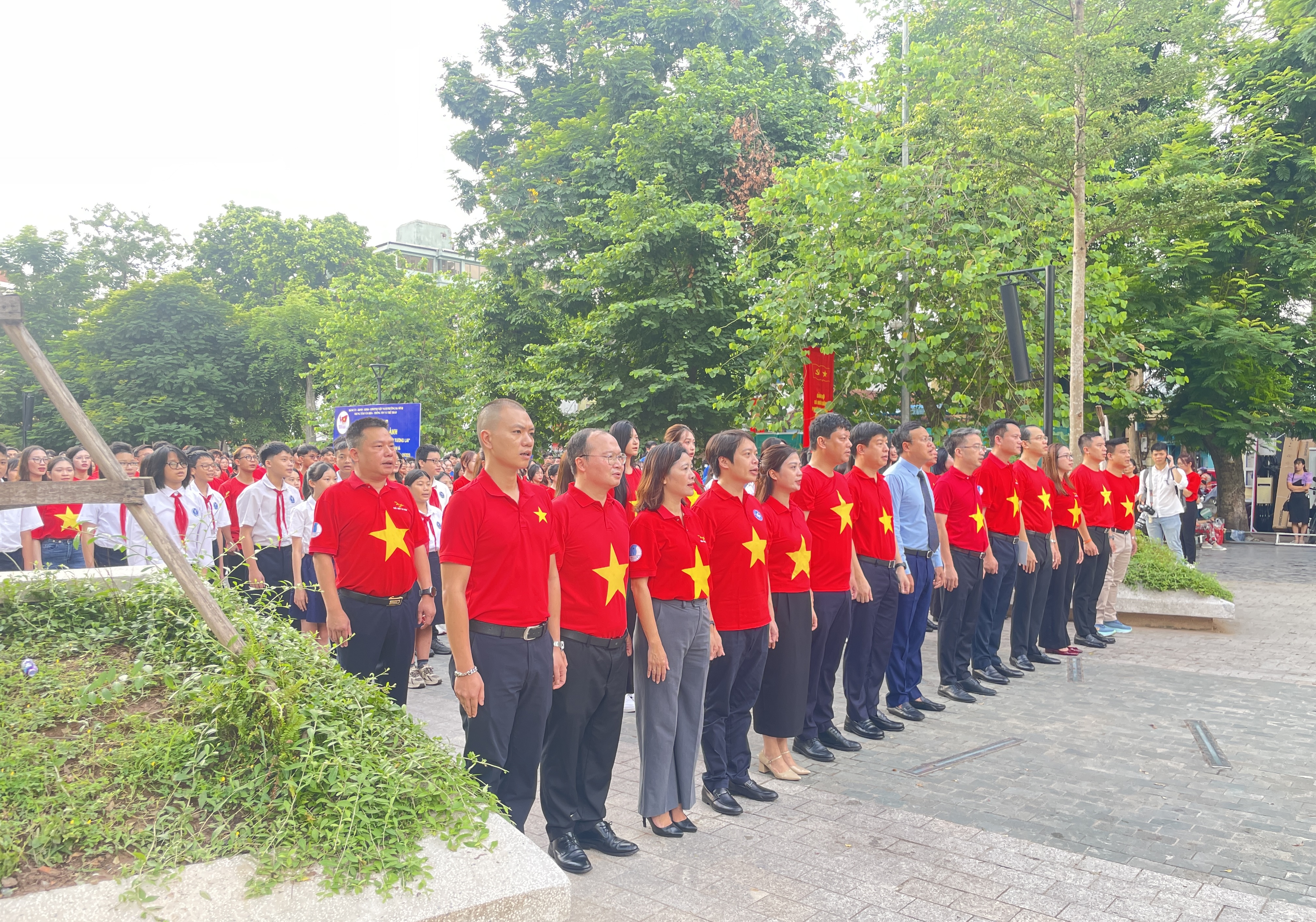 Thanh niên 34 tỉnh, thành phố đồng loạt hát Quốc ca khơi dậy lòng tự hào dân tộc