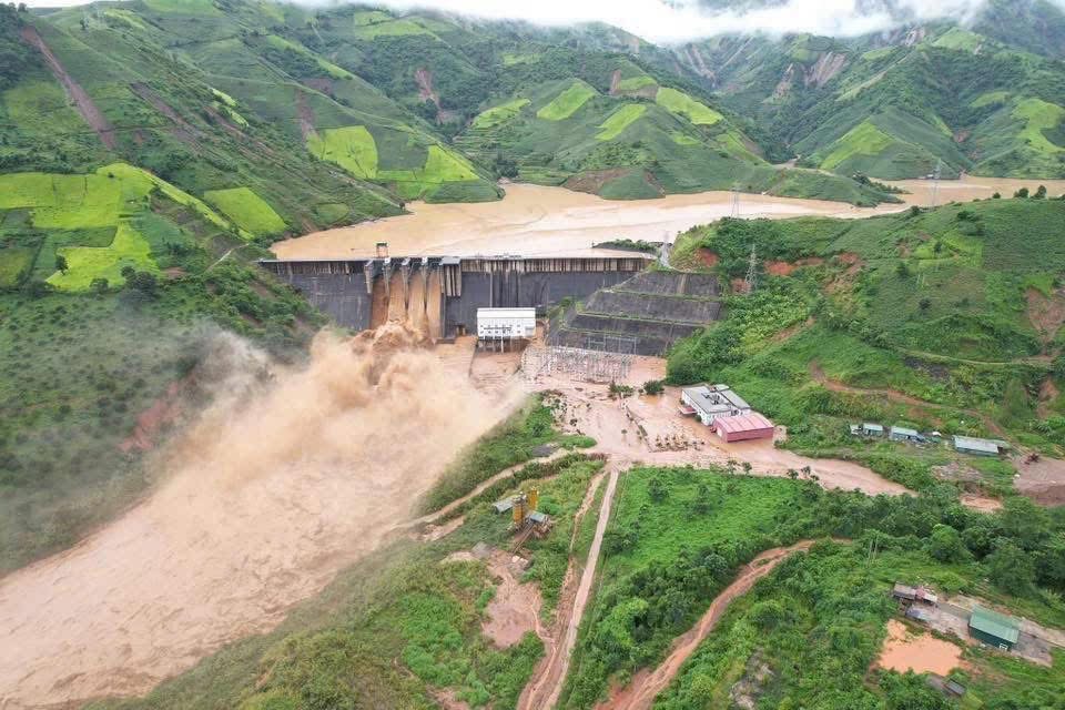 Đóng cửa xả đáy hồ thủy điện Sơn La