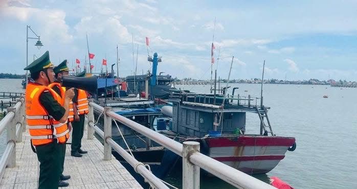 Các địa phương đồng loạt cấm biển, kêu gọi tàu thuyền vào bờ trú bão