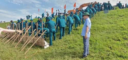 Hà Nội diễn tập xử lý tình huống lũ sông Hồng vượt báo động III