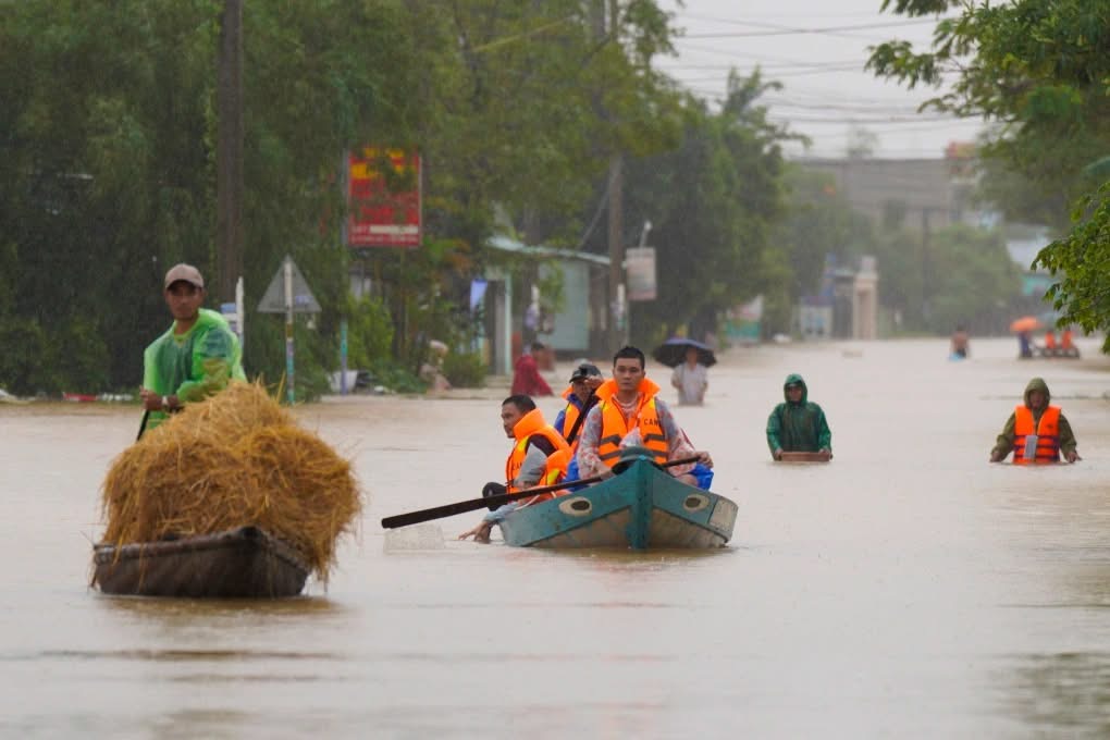 Các tỉnh từ Nghệ An đến Huế ứng phó với mưa lớn kéo dài