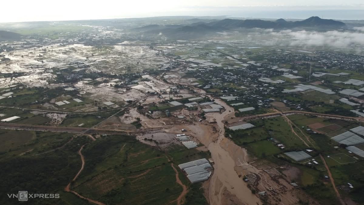 Số người chết, mất tích do mưa lũ tại miền Trung tăng lên 53 người