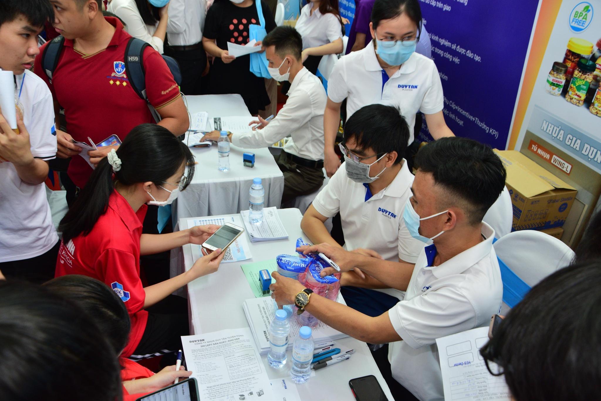 Hà Nội: Lao động đề nghị hưởng trợ cấp thất nghiệp giảm
