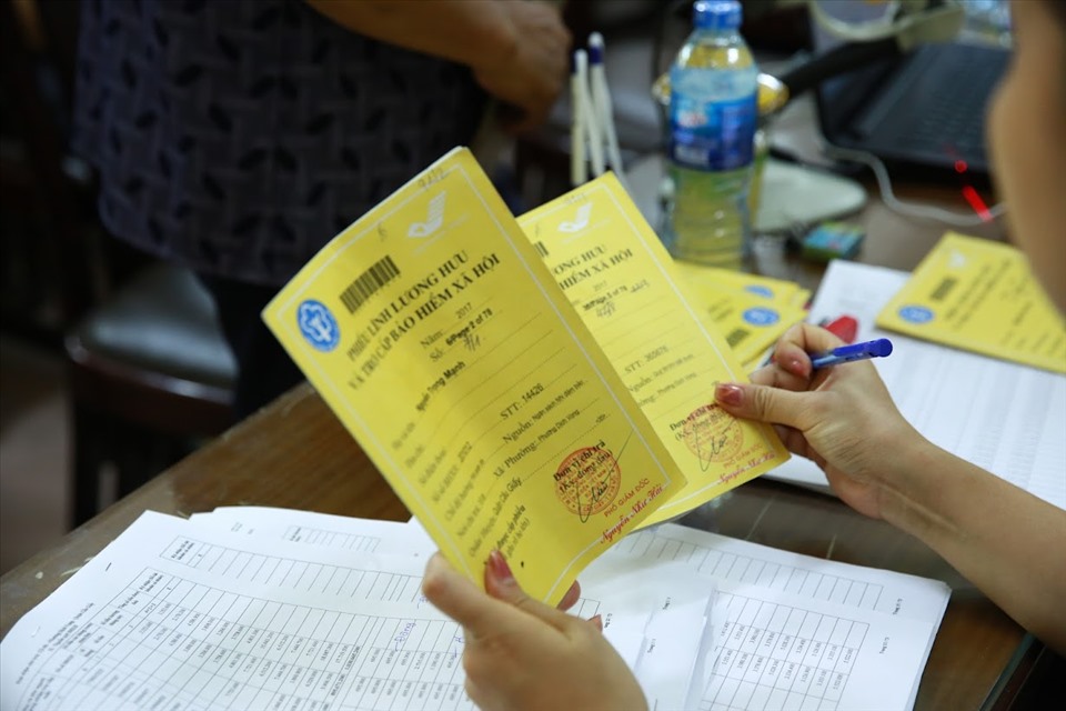 Những đối tượng sẽ bị tạm dừng chi trả lương hưu, trợ cấp bảo hiểm xã hội