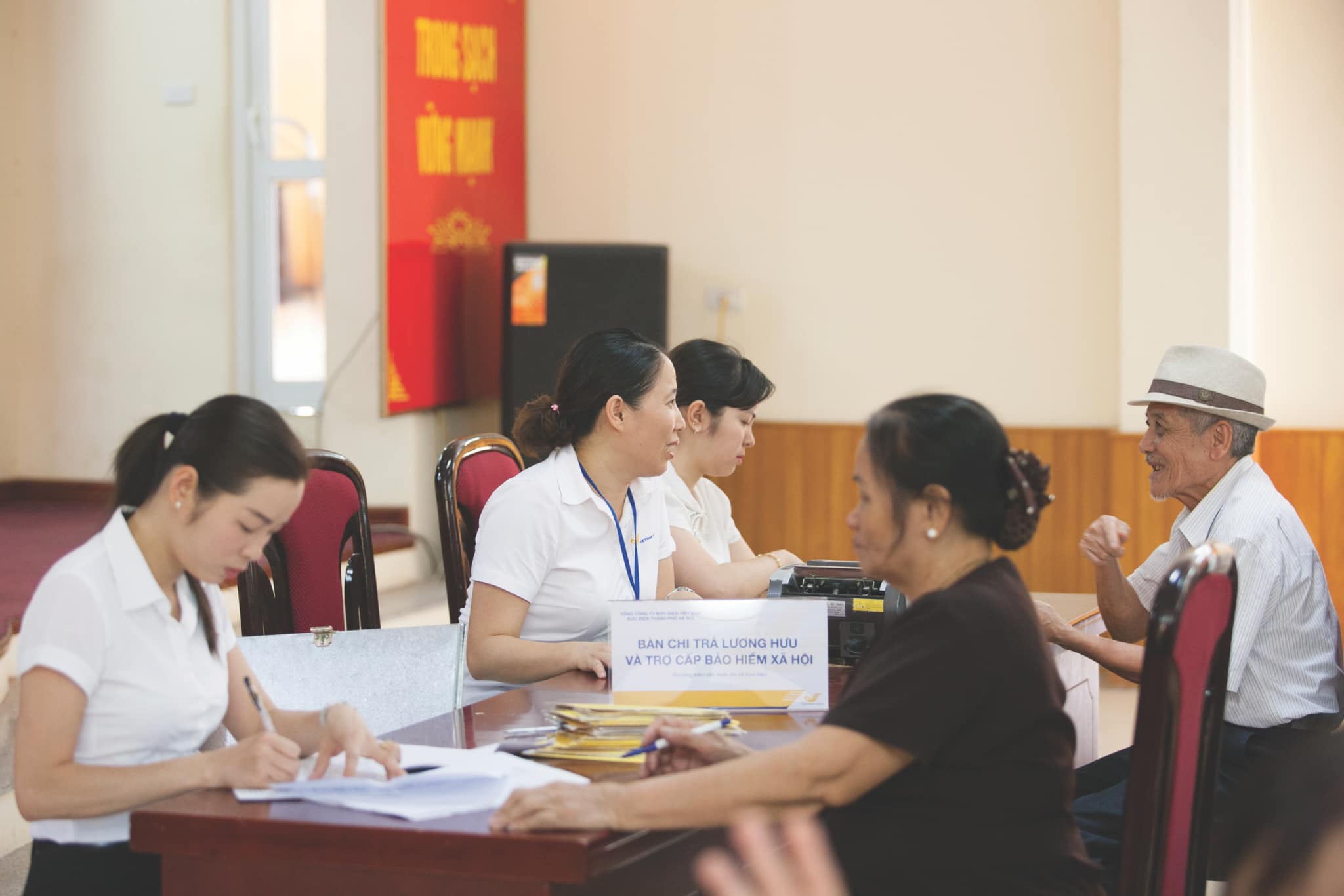 Giảm điều kiện đóng bảo hiểm xã hội xuống 15 năm, mức lương hưu tính thế nào?