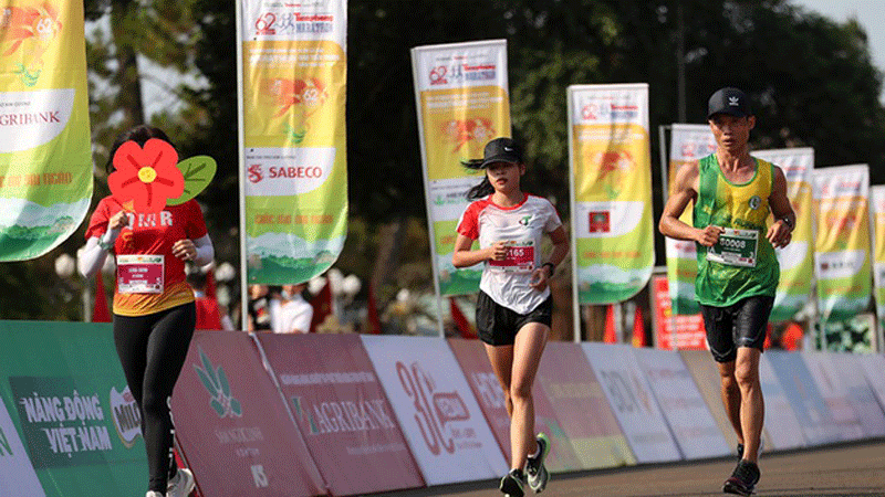 Gian lận đáng xấu hổ của nữ VĐV ở giải chạy Tiền Phong marathon