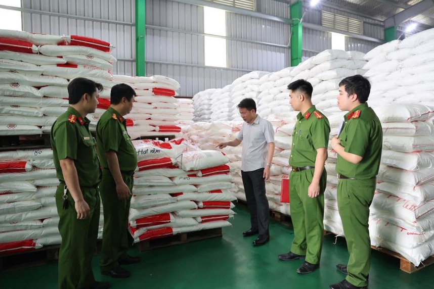 Thị trường mì chính nhiễu loạn: Hàng chục nhãn hiệu không ghi nguồn gốc, xuất xứ