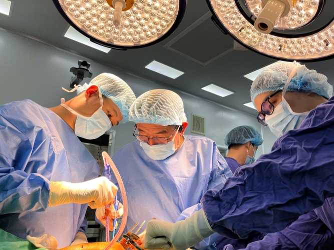 Ca mổ thay cùng lúc hai khớp gối, chấm dứt hơn 10 năm đau đớn cho nữ bệnh nhân 67 tuổi