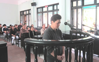 "Nữ quái" hầu tòa trong nước mắt vì cung phụng người tình đồng giới ảnh 1 "Nữ quái" hầu tòa trong nước mắt vì cung phụng người tình đồng giới ảnh 1