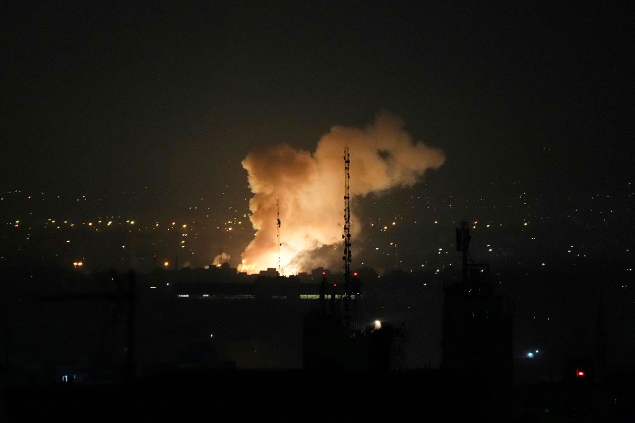 Israel tuyên bố Iran có đủ nguyên liệu chế tạo 15 quả bom hạt nhân