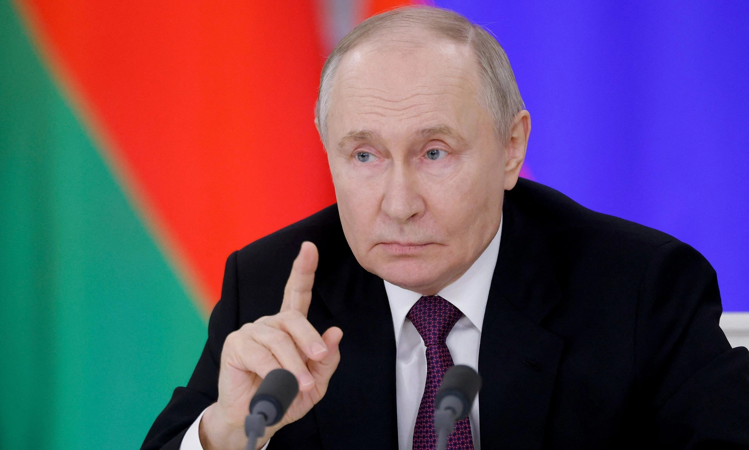 Tổng thống Vladimir Putin hé lộ lợi thế quân sự của Nga