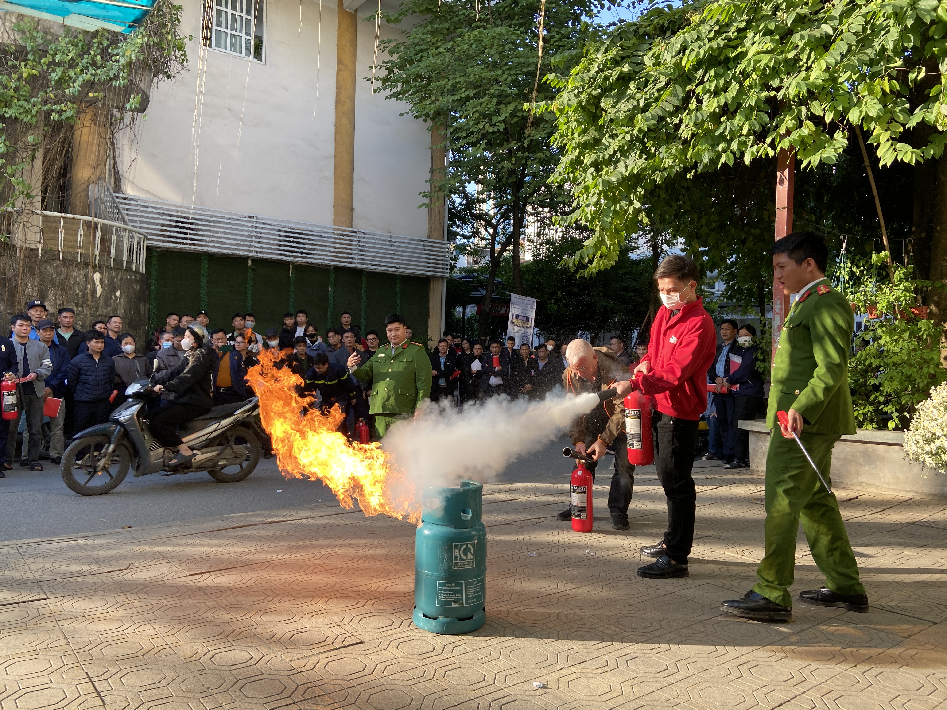 Tuyên truyền pháp luật, trang bị kỹ năng PCCC cho các cơ sở karaoke, vũ trường, khách sạn