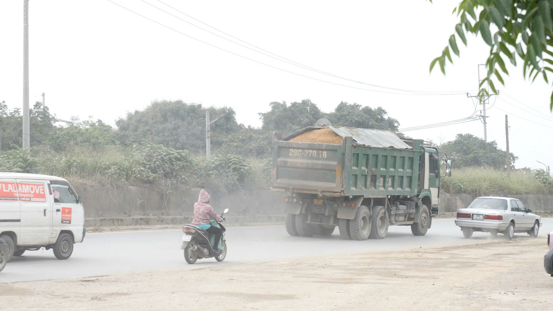 Gian nan bài toán xử lý xe quá tải "cày nát" đường ở huyện Đông Anh
