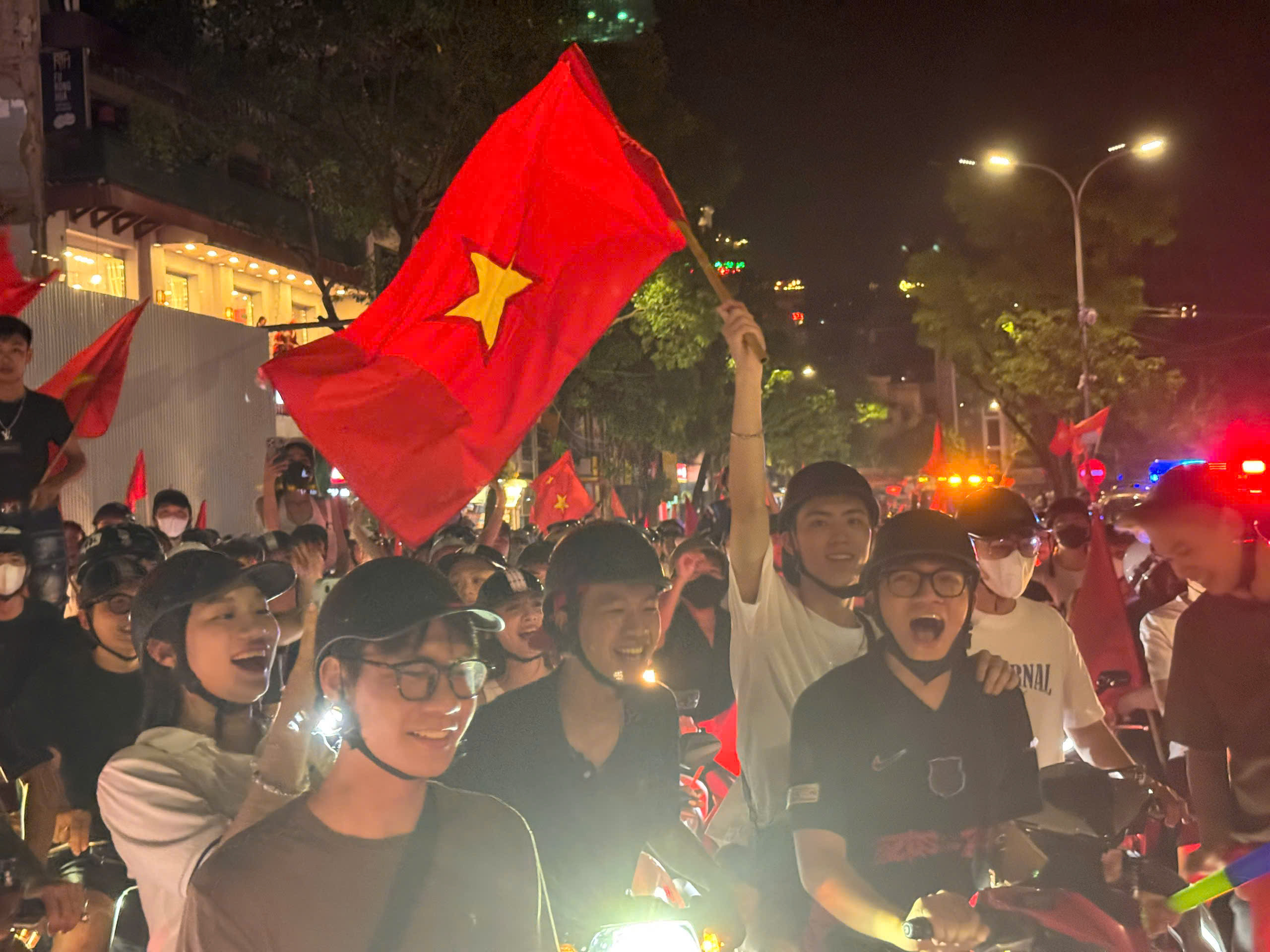 Đi "bão" mừng U23 Việt Nam vô địch, hàng chục thanh, thiếu niên bị Cảnh sát giao thông xử lý