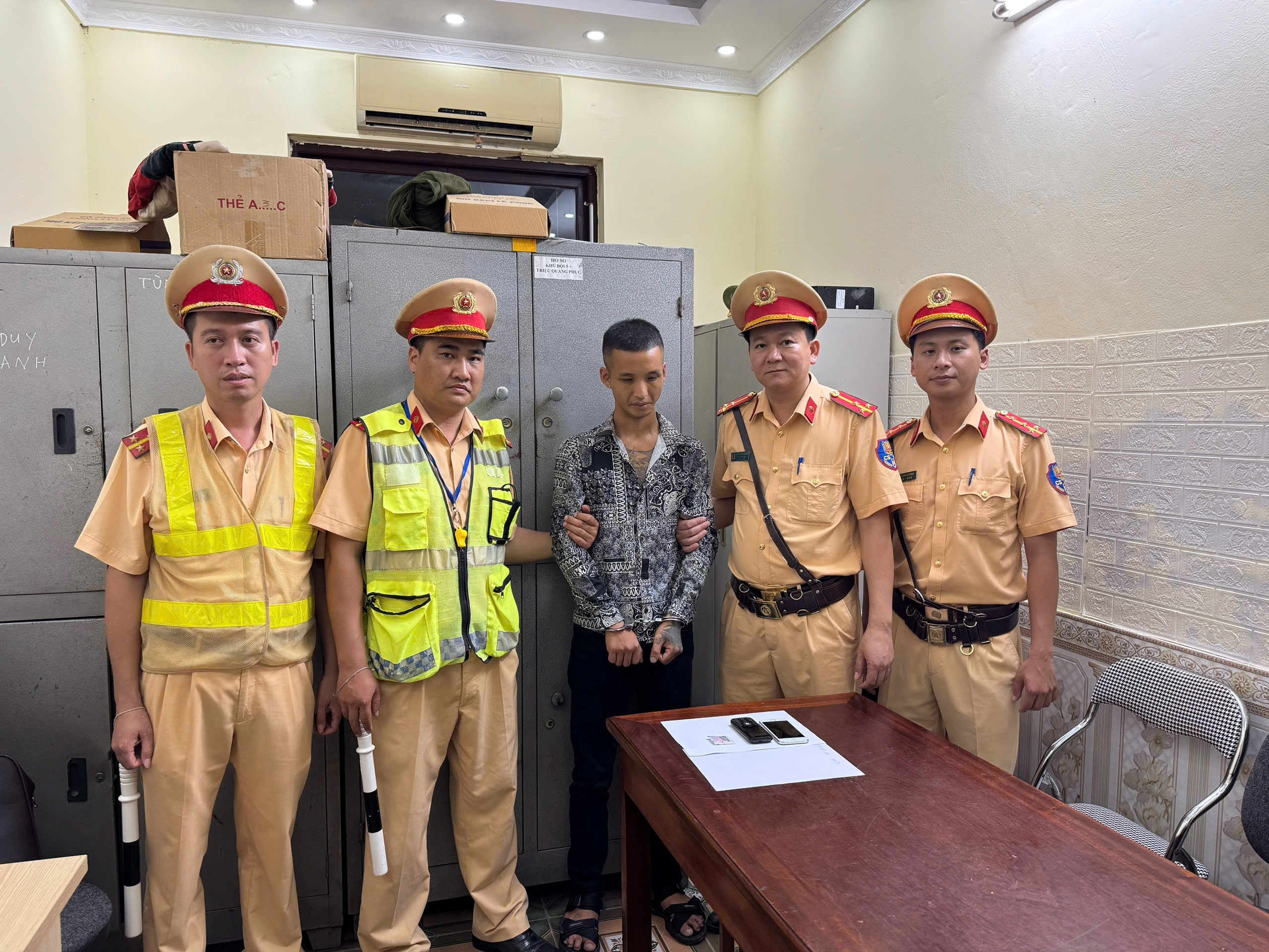 Nam thanh niên nửa đêm mang theo 20 viên "thuốc lắc"