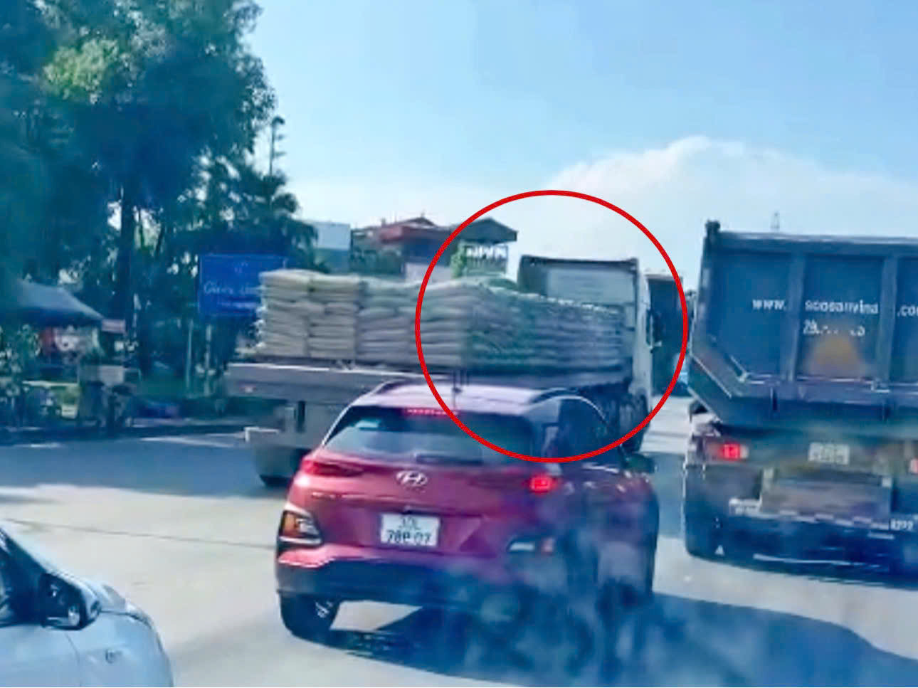 Tiếp nhận phản ánh qua số điện thoại cá nhân, Trưởng phòng Cảnh sát giao thông chỉ đạo xử lý “nóng”