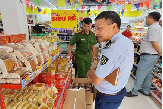 Kiểm tra hàng loạt lò sản xuất, quầy bán bánh Trung thu lưu động