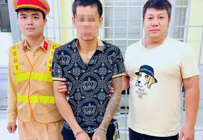 Người đàn ông vừa mua 8 gói ma túy thì "đụng" Tổ công tác liên ngành