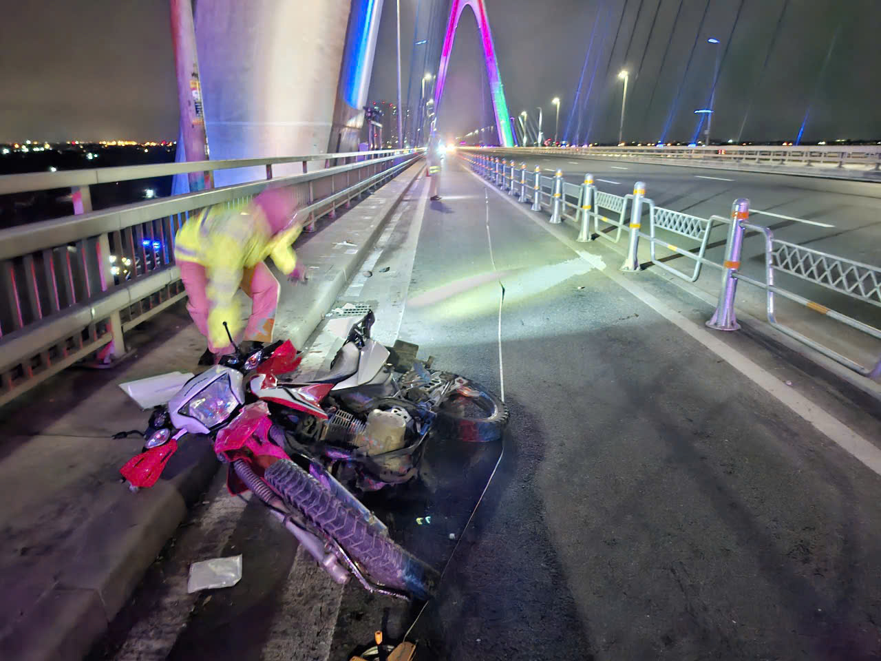 Thông báo tìm nhân chứng vụ tai nạn giao thông trên cầu Nhật Tân