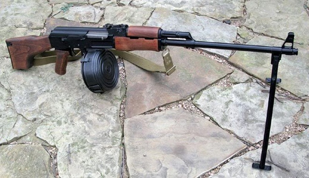 Sức mạnh kinh hoàng của súng trung liên RPK Nga