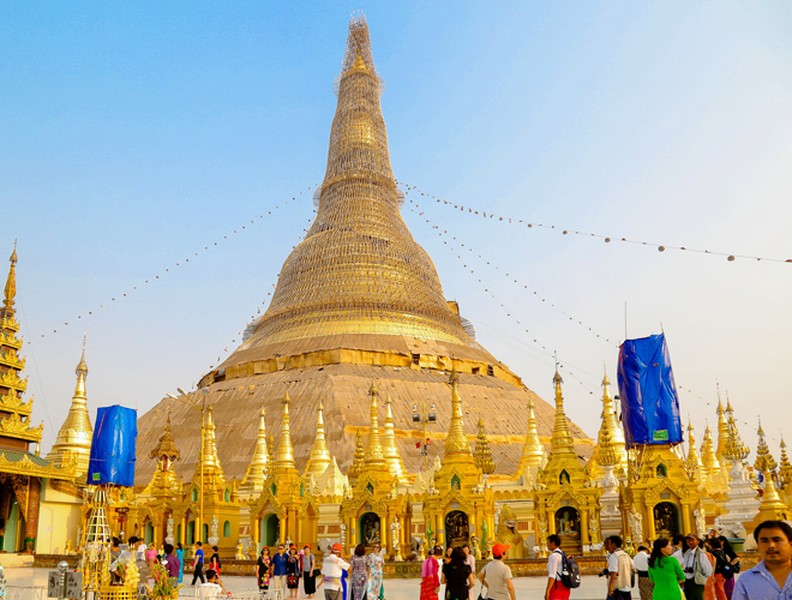 Khám phá ngôi chùa được làm từ 70 tấn vàng linh thiêng nhất Myanmar