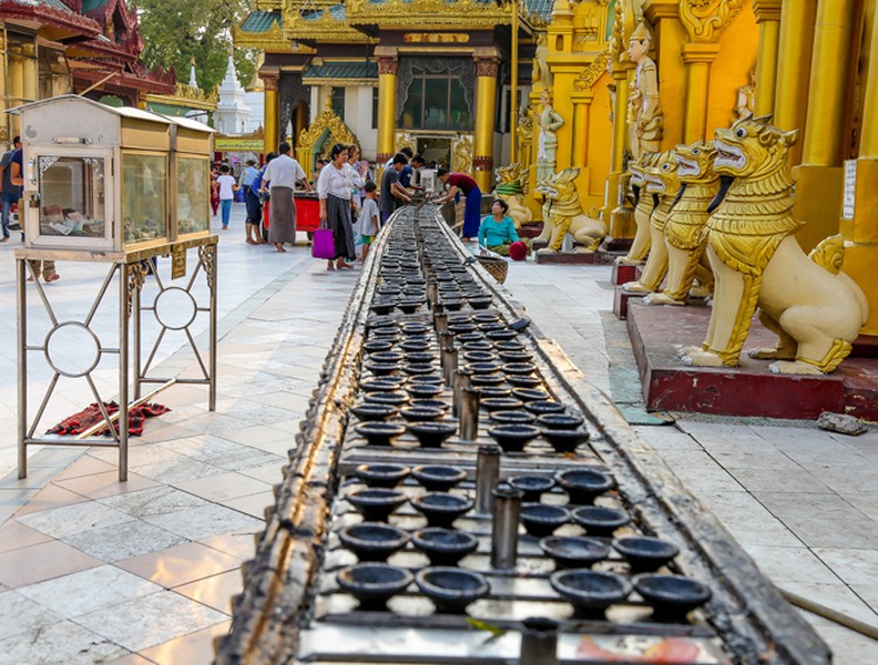 Khám phá ngôi chùa được làm từ 70 tấn vàng linh thiêng nhất Myanmar