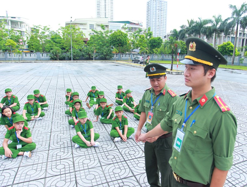 Khởi động chương trình 