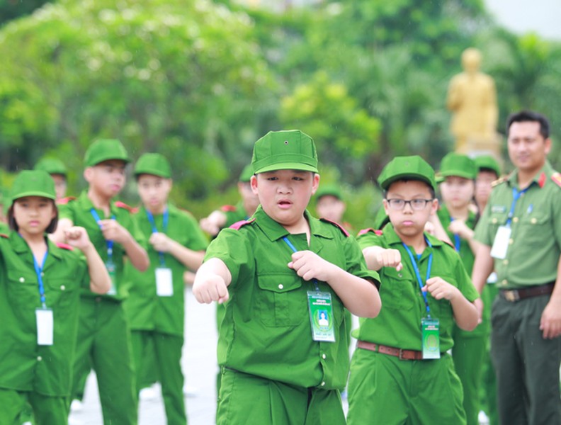 Khởi động chương trình 