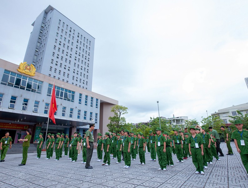 Khởi động chương trình 