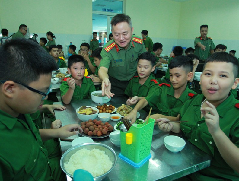 Khởi động chương trình 