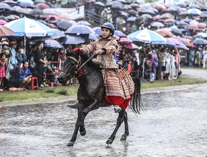 Thử thách lòng gan dạ, tranh tài ở Giải đua ngựa Bắc Hà 2018