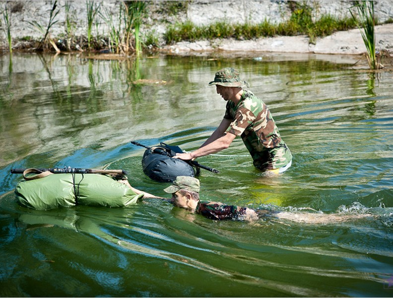 Tận mắt xem cuộc tập trận du kích của lính đặc nhiệm Spetsnaz Nga (2)