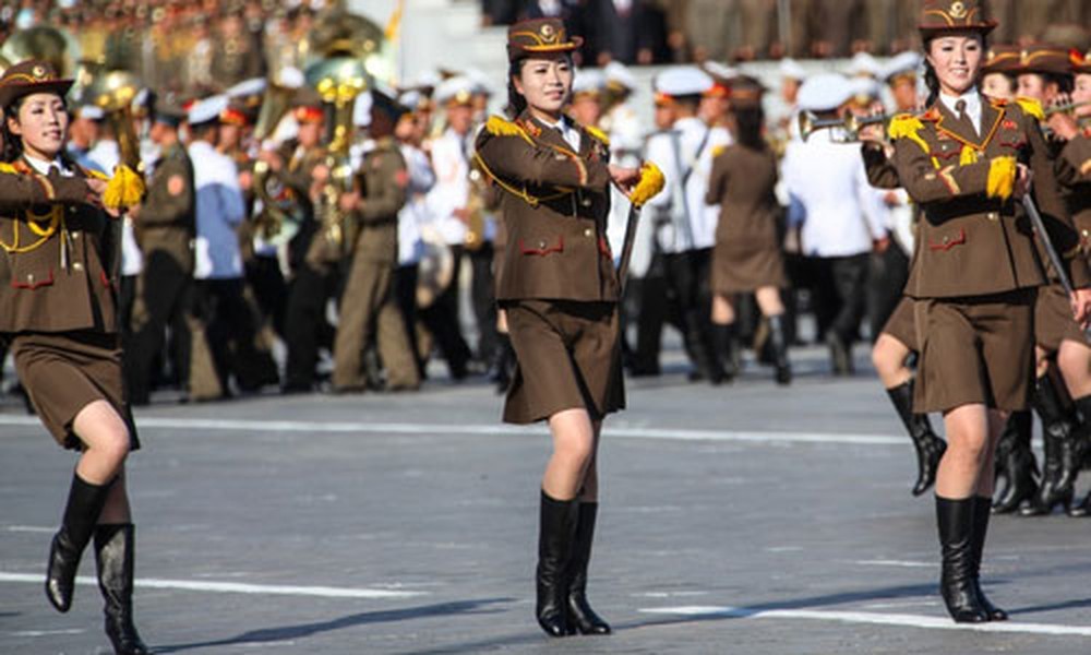 Vẻ đẹp như siêu mẫu của đội nữ binh sĩ múa kiếm Triều Tiên