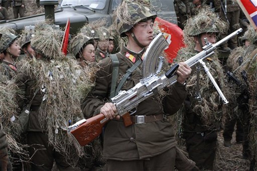[ẢNH] Thiết kế khác lạ của khẩu súng máy biểu tượng cho sức mạnh bộ binh Triều Tiên