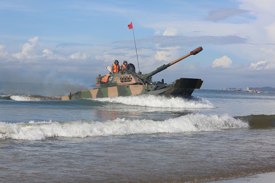[ẢNH] Trung Quốc triển khai chiến mã thép ZTD-05 tới eo biển Đài Loan