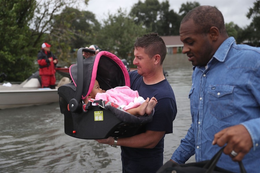 Nhà máy hóa chất tại Houston bị bão Harvey nhấn chìm bất ngờ phát nổ