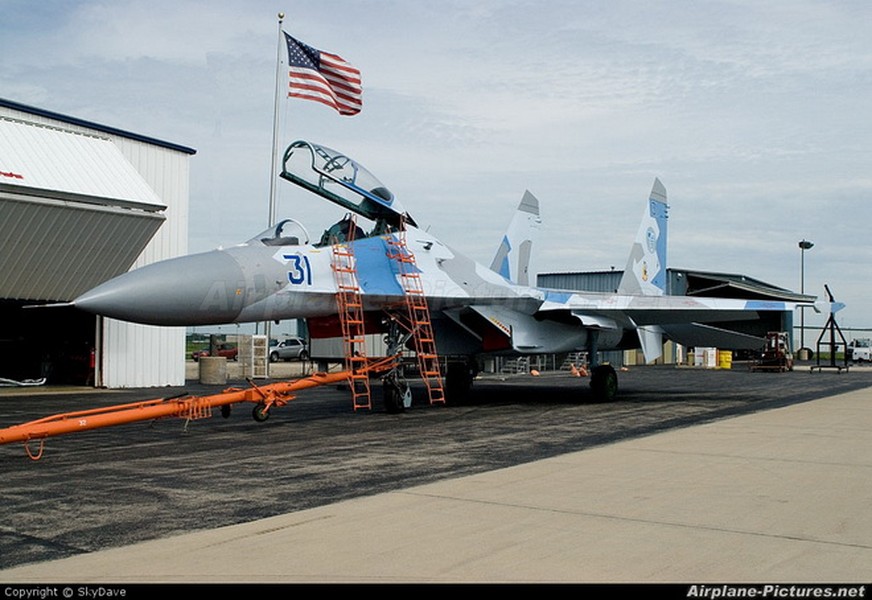 [ẢNH] Mỹ làm cách nào để có được cả phi đội Su-27, MiG-29 hiện đại của Liên Xô?