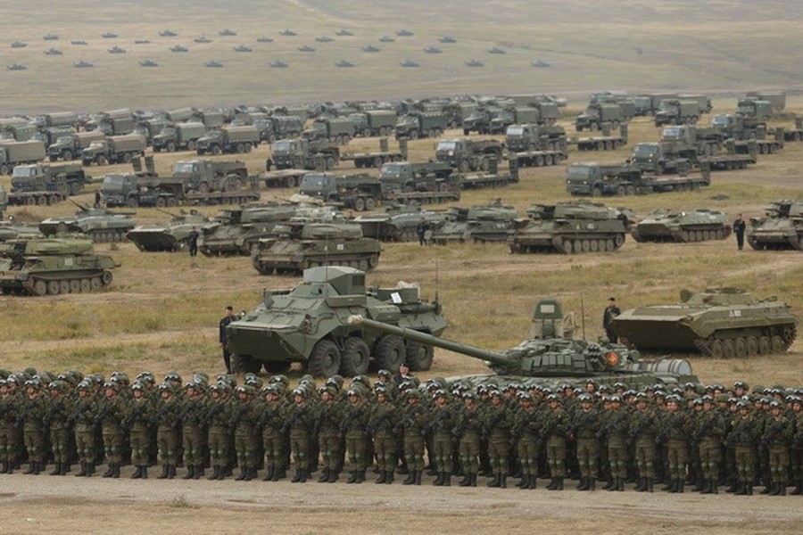 [ẢNH] Màn phô trương xe tăng Nga - Trung Quốc không có giá trị trong tác chiến hiện đại?