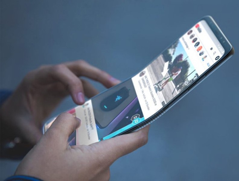 Smartphone độc - lạ của Samsung khiến nhiều người không tin vào mắt