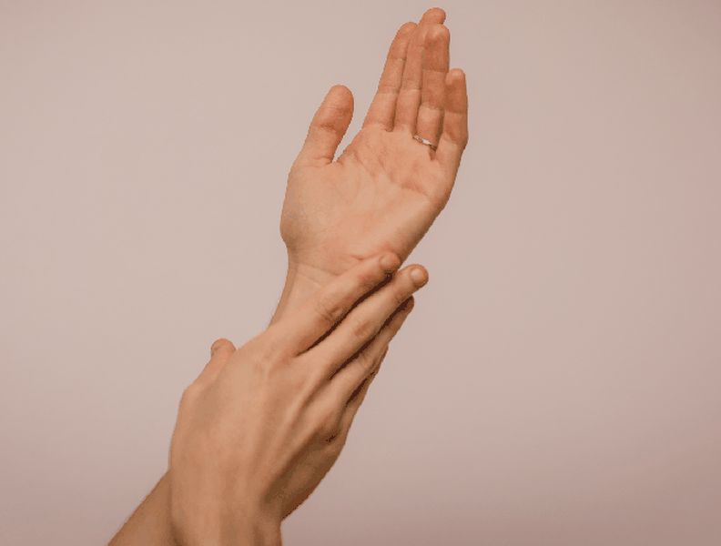 [ẢNH] Tê tay chân – dấu hiệu cảnh báo nhiều bệnh nguy hiểm