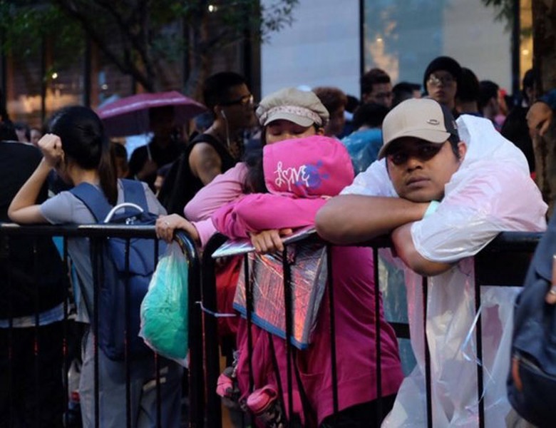 Người Việt 'săn lùng' iPhone X khắp nơi, gấp gáp xách tay về Việt Nam chốt lời