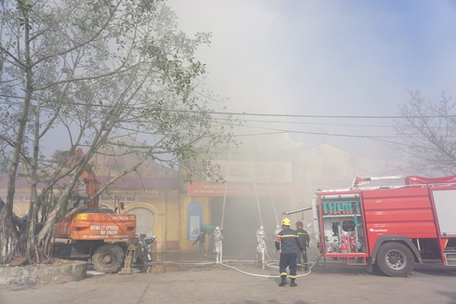 Huy động nhiều lực lượng diễn tập chữa cháy, cứu nạn tại chợ Nành xã Ninh Hiệp